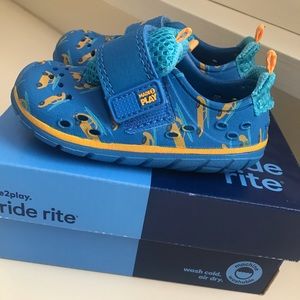 Stride Rite Made2Play toddler sandal, size 5.